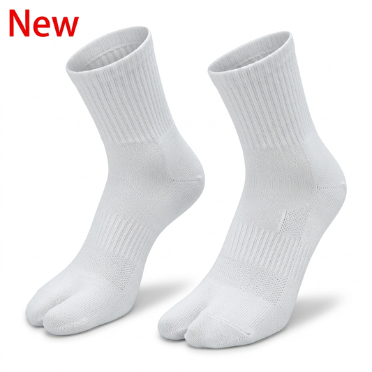 White Danjiri two-toe socks, left and right pair without packaging